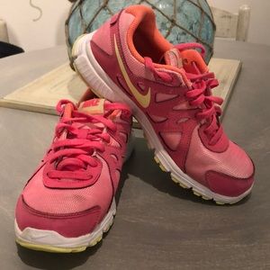 Girls hot pink Nike Revolution 2 sneakers